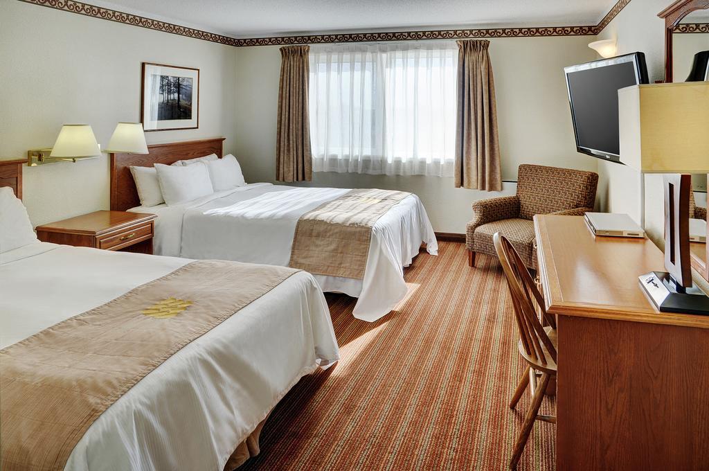 Lakeview Inns & Suites - Brandon Exteriör bild