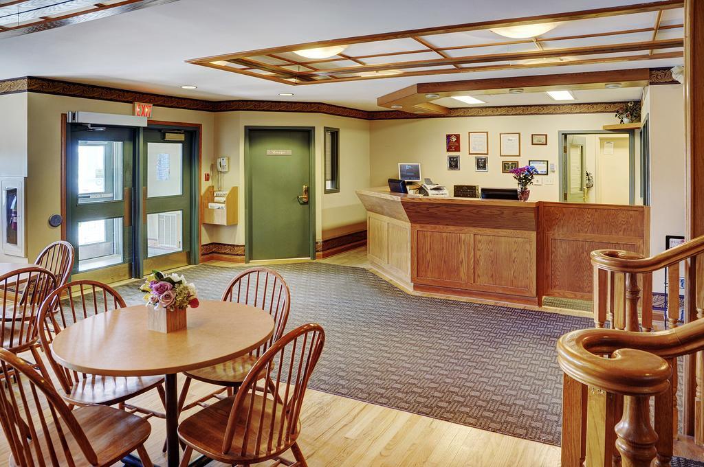 Lakeview Inns & Suites - Brandon Exteriör bild