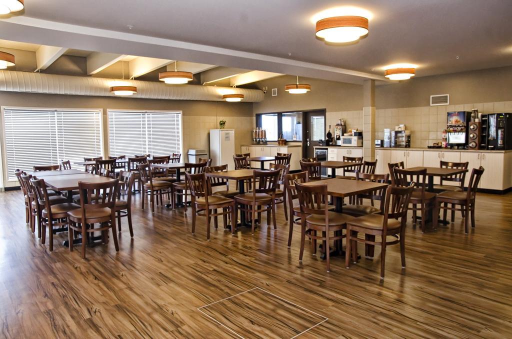Lakeview Inns & Suites - Brandon Exteriör bild